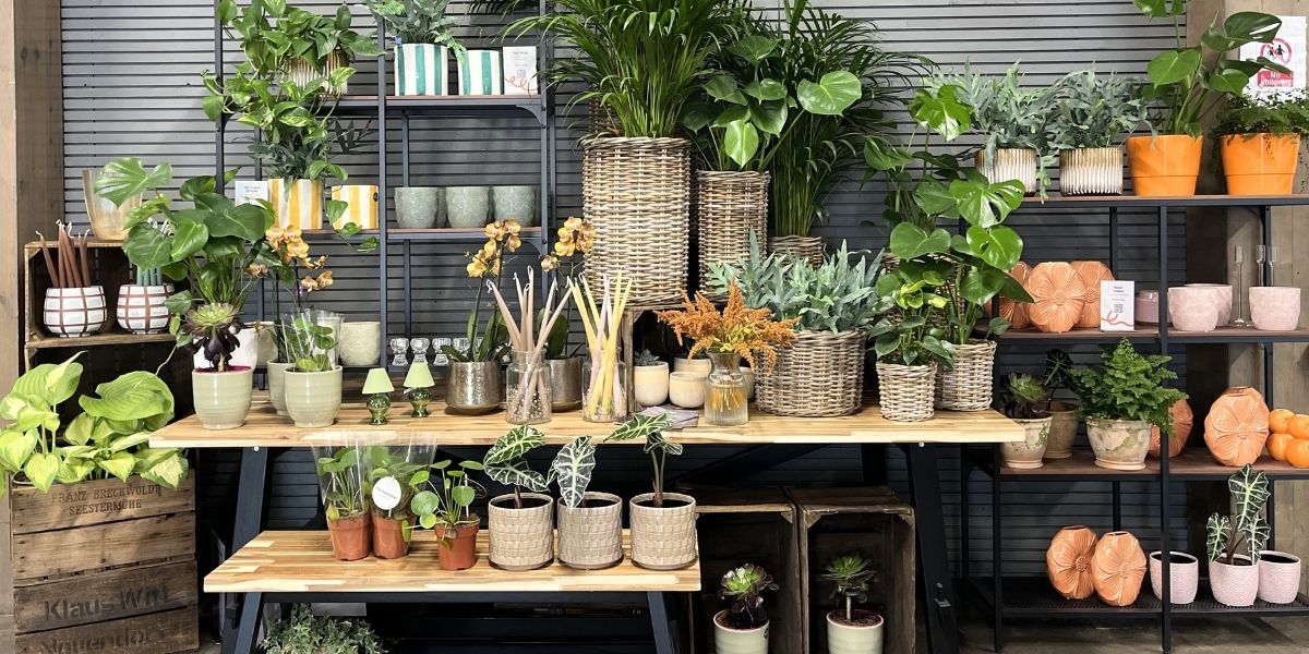Summer plant wedding styling inspiration for florists